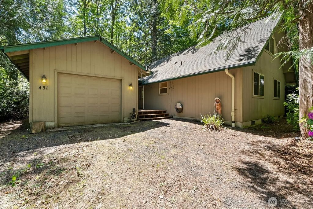 431 E Pointes Drive E, Shelton
