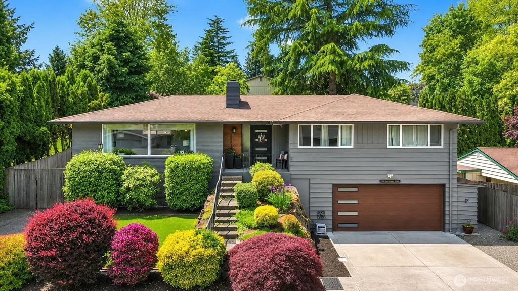 829 Maplewood Avenue, Kent