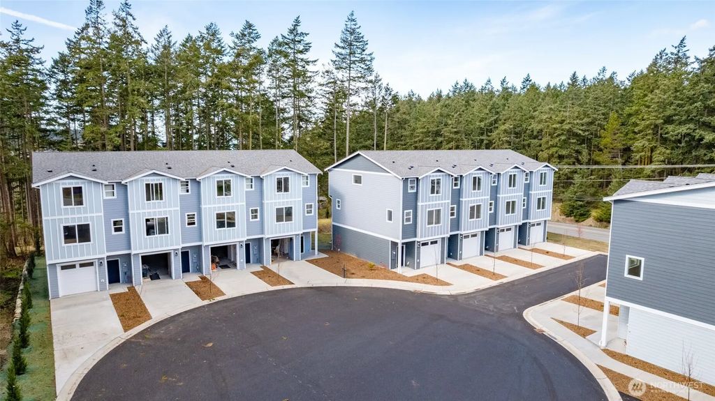 945 Nw Heller Street C3, Oak Harbor