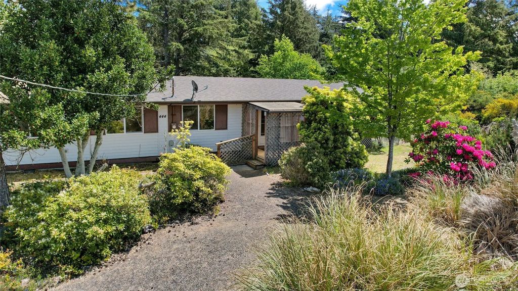 444 Canal Drive Se, Ocean Shores
