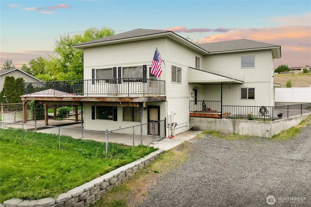 1605 S 80th Avenue, Yakima