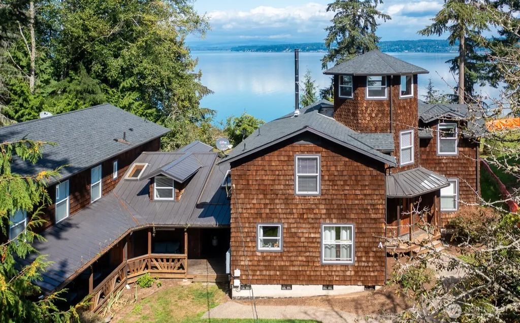 2681 S East Camano Dr, Camano Island