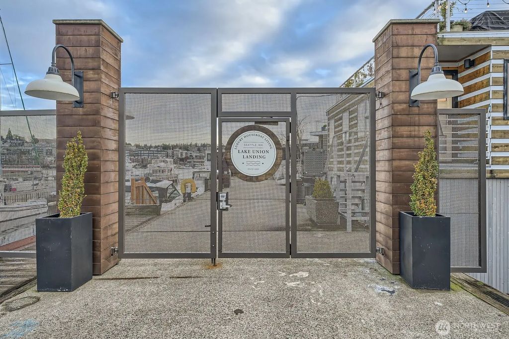 2309 N Northlake Way 16, Seattle