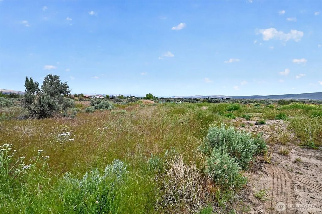 130 Red Tail Road, Yakima