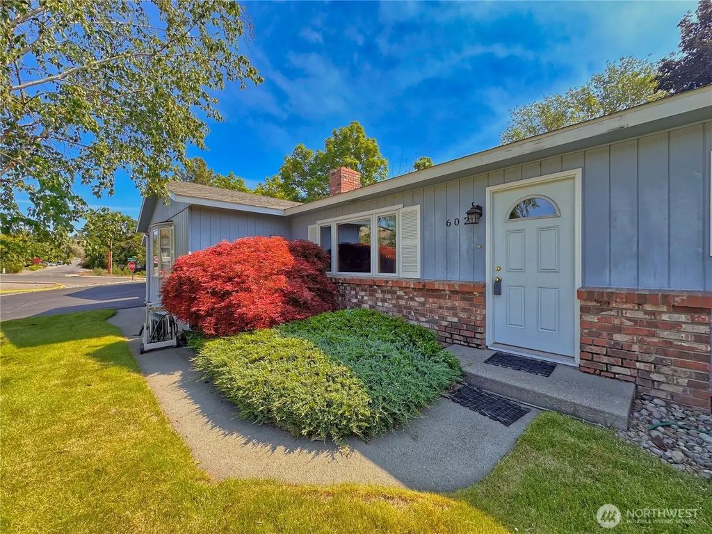 602 Ironwood Street, Omak