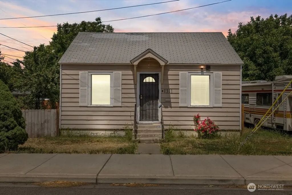 1311 W Mead Avenue, Yakima