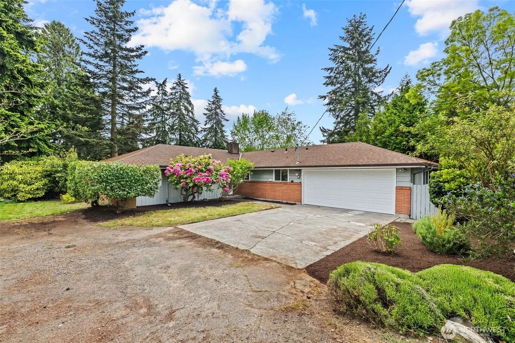 2157 N 122nd Street, Seattle