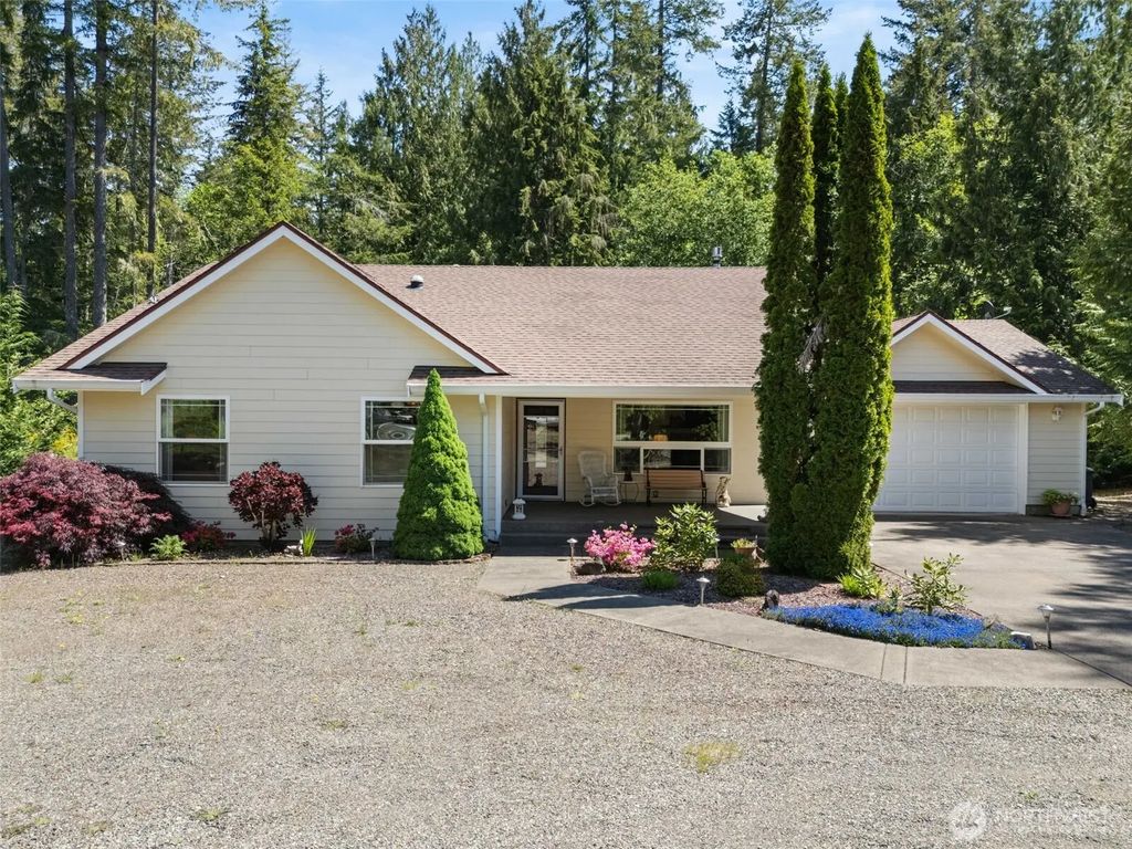 101 N Fairway Drive E, Hoodsport