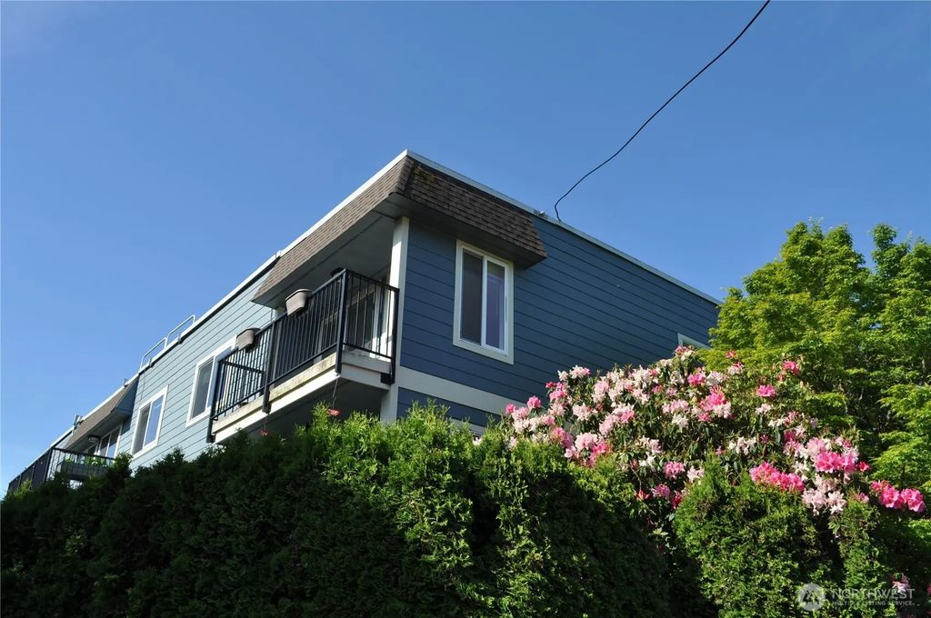 10110 Greenwood Avenue N 306, Seattle
