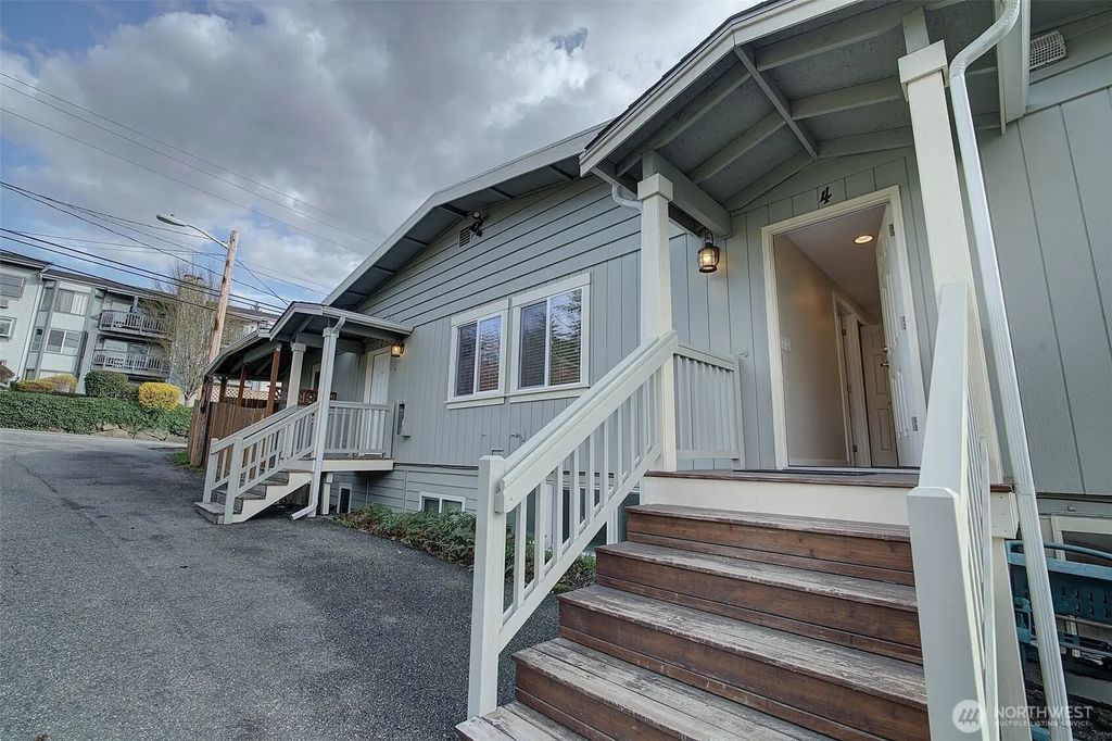 9840 Ne 116th Street 4, Kirkland