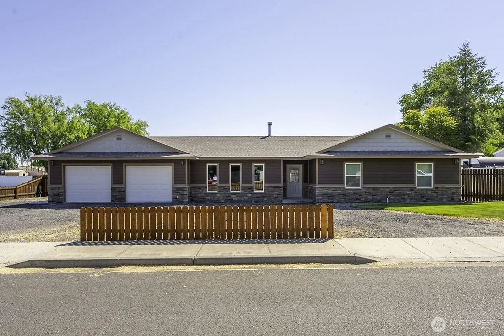 870 Nw C Street, Ephrata
