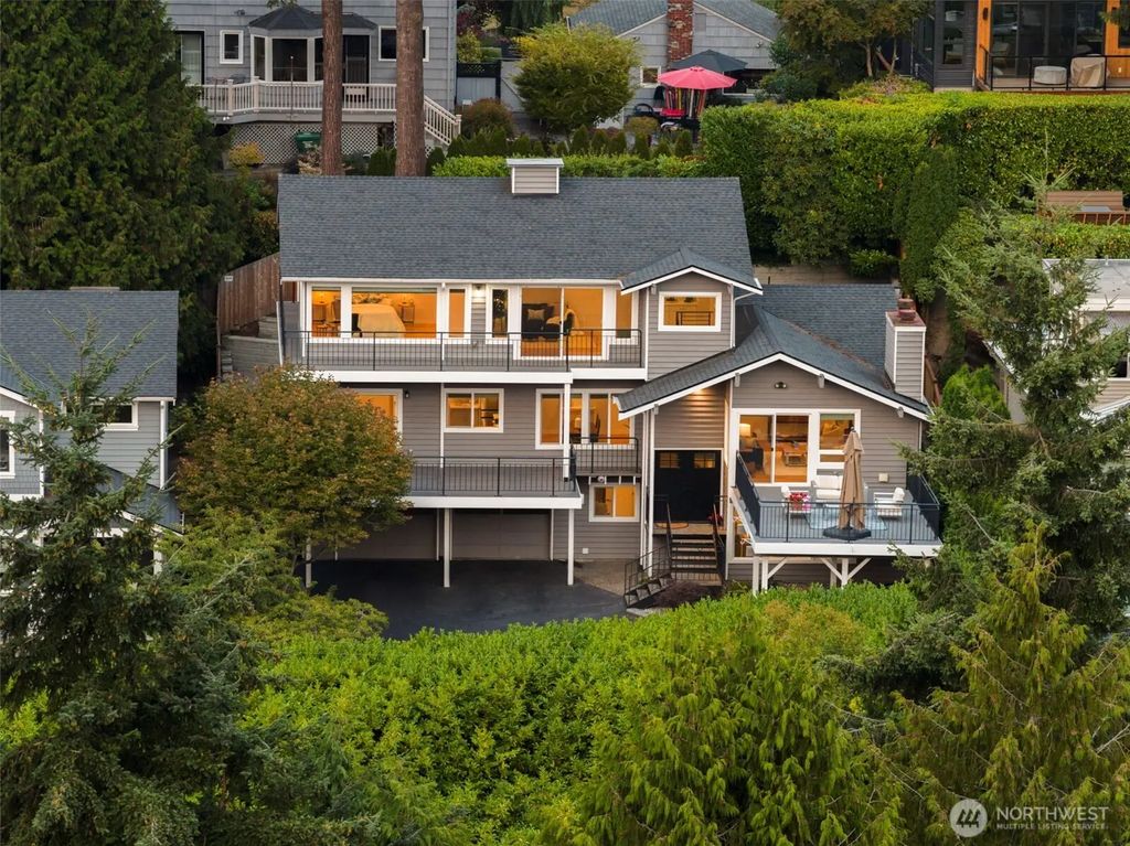 9226 25th Avenue Nw, Seattle