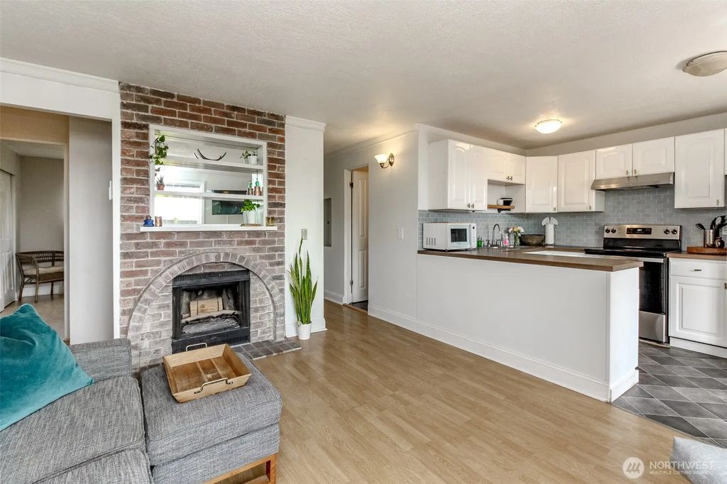 1020 S 230th Street 107, Des Moines