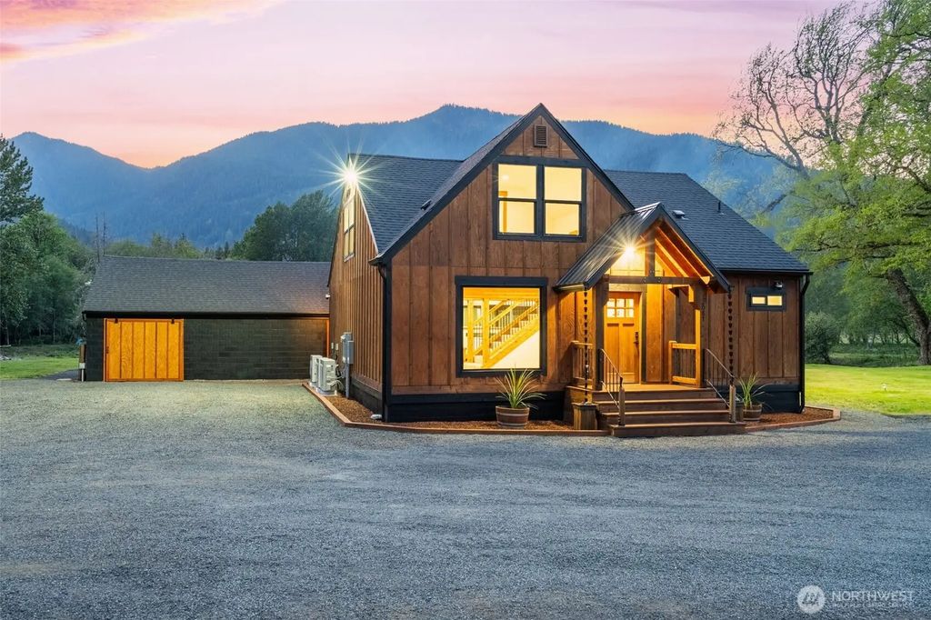 12087 Us Highway 12, Packwood