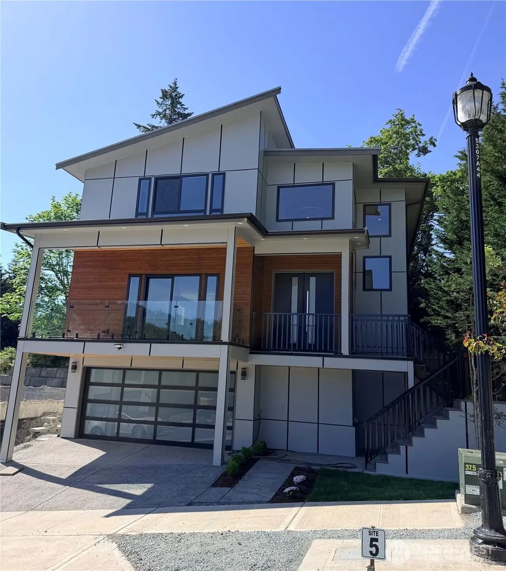 4305 Ne 26 Place, Renton