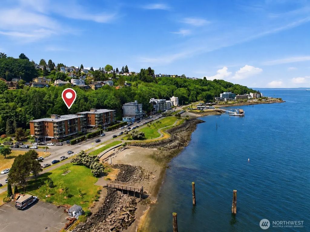 1737 Harbor Avenue S-306, Seattle