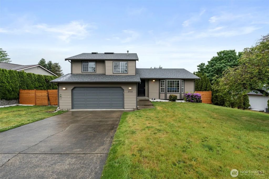 3733 Golden Eagle Loop, Olympia