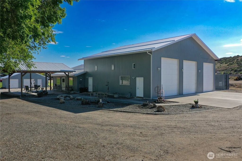 46 Shumway Road, Omak