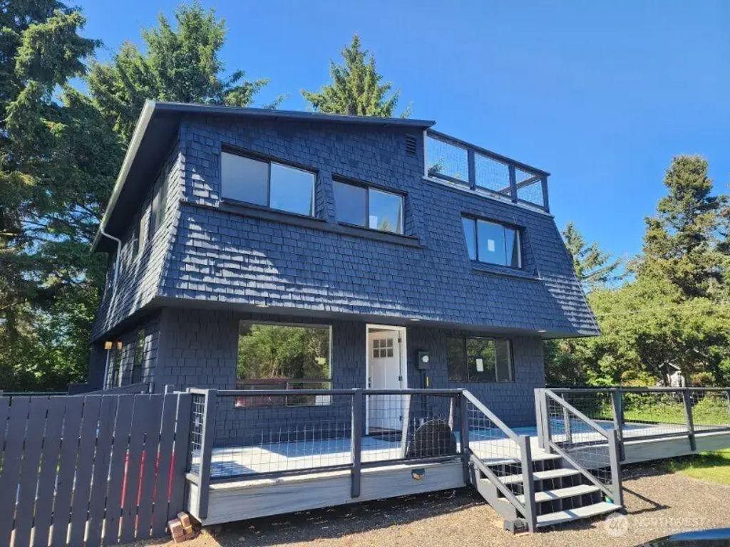 469 Pyxis Court Sw, Ocean Shores