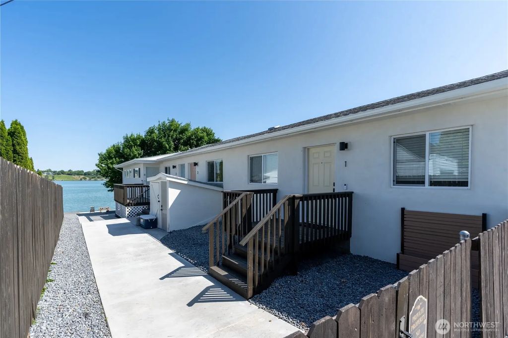 3013 W Lakeside Drive 1-5, Moses Lake