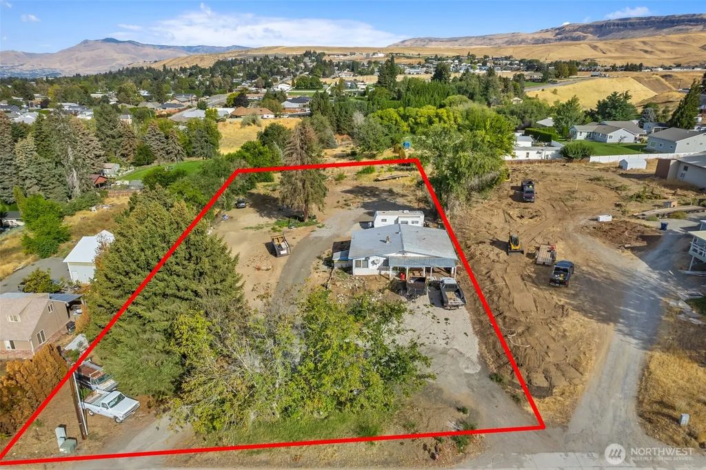1981 Grant Road, East Wenatchee