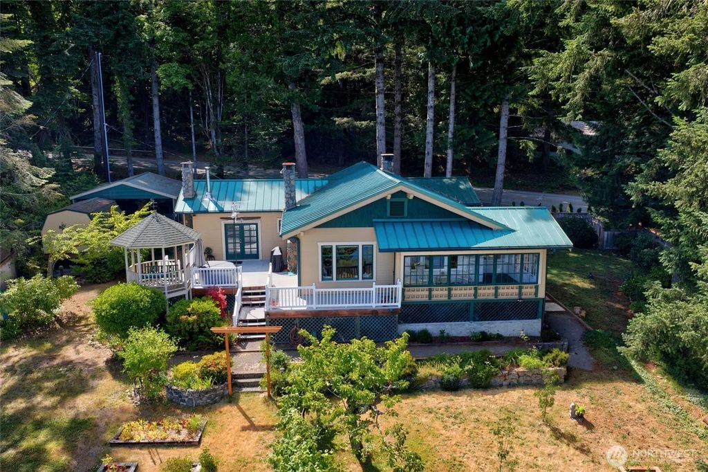 311231 Highway 101, Brinnon