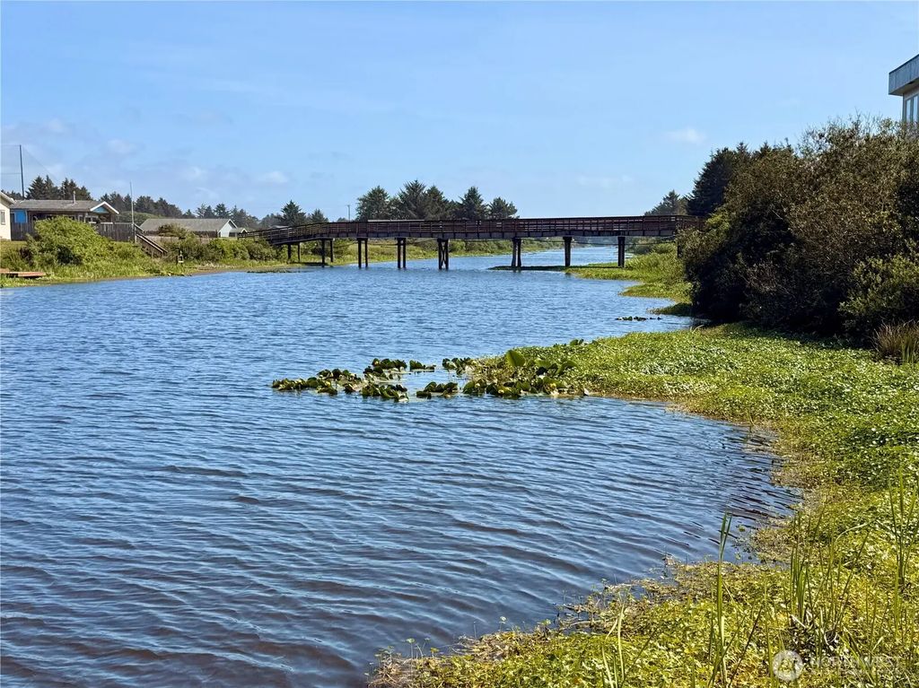 552 Point Brown Avenue Ne, Ocean Shores