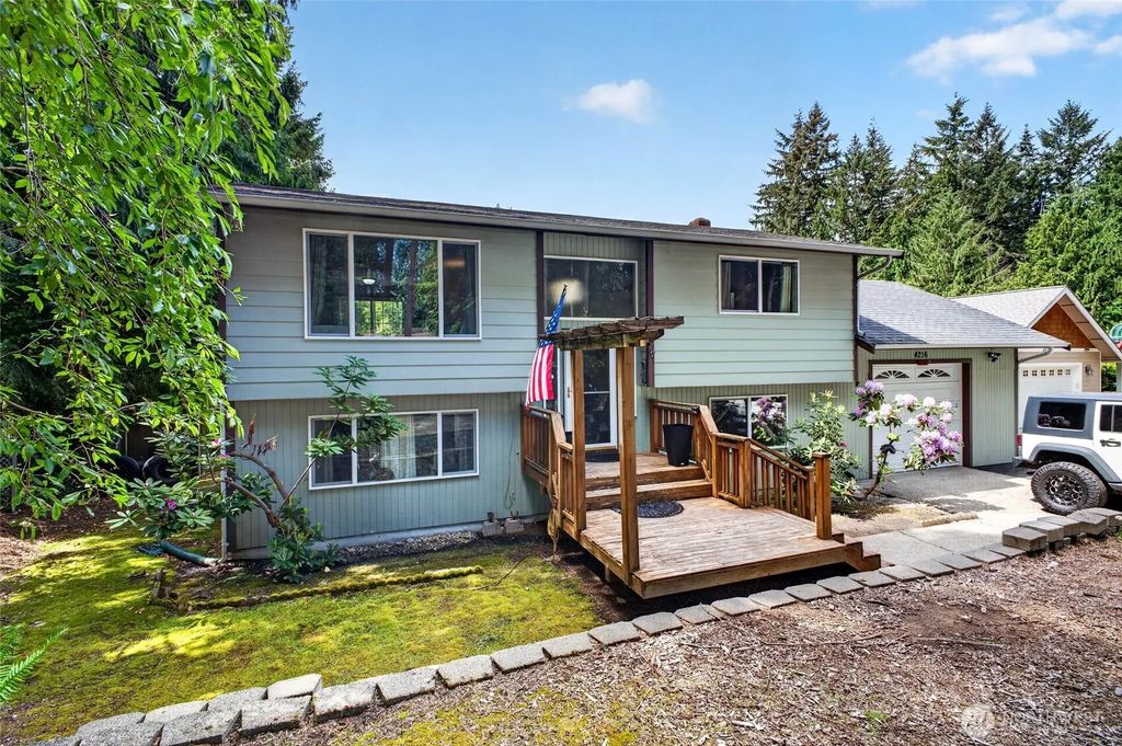 4216 W Tapps Drive E, Lake Tapps