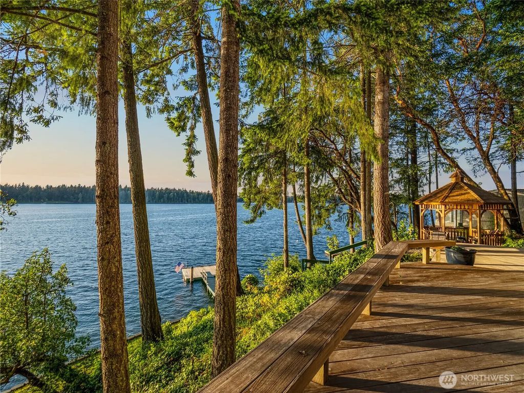 56 Silcox Island, Lakewood