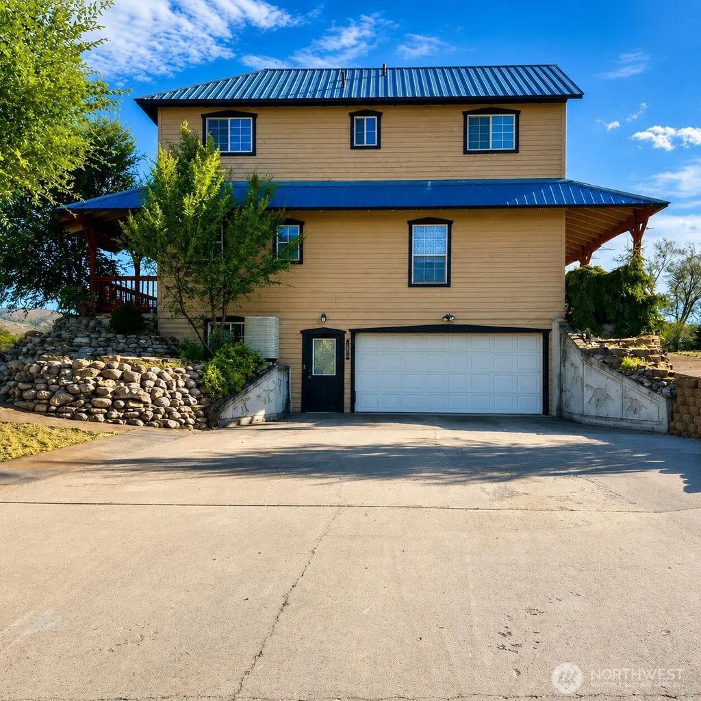 6 Orchard Loop S., Tonasket
