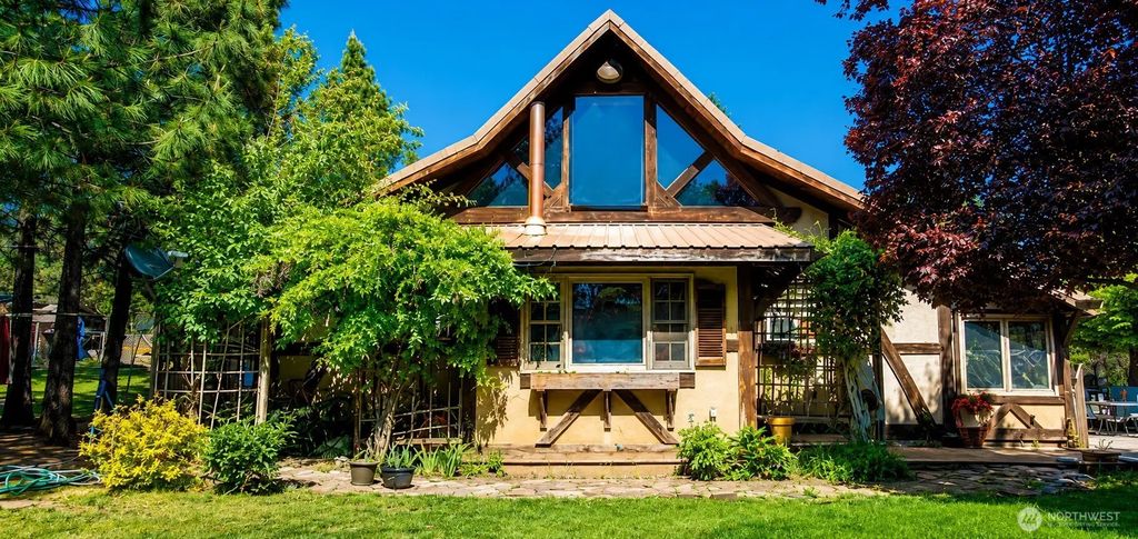 223 Goldenpine, Goldendale