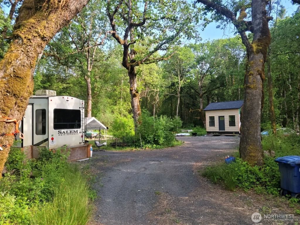 209 Frost Road, Winlock