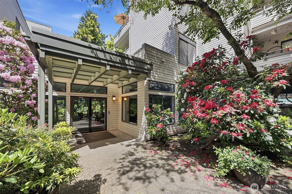 211 Summit Avenue E 405, Seattle