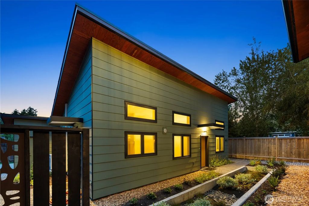 8623 30th Avenue Sw, Seattle