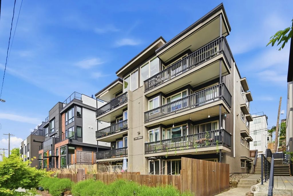 2362 Franklin Avenue E, Seattle