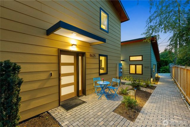 8625 30th Avenue Sw, Seattle