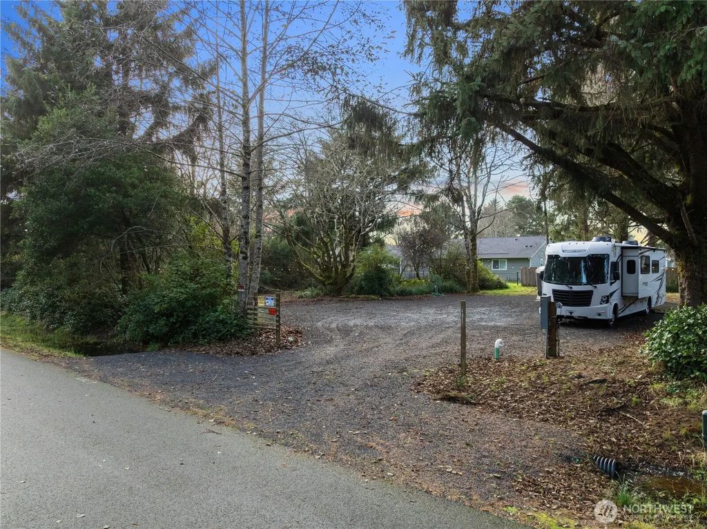 337 Mast Ave Nw, Ocean Shores