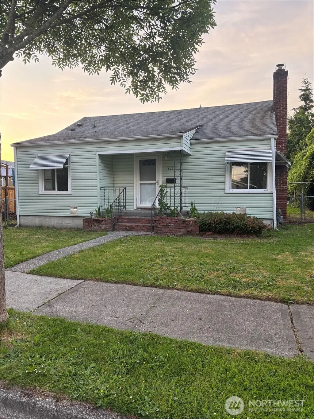 1509 Everett Street, Sumner