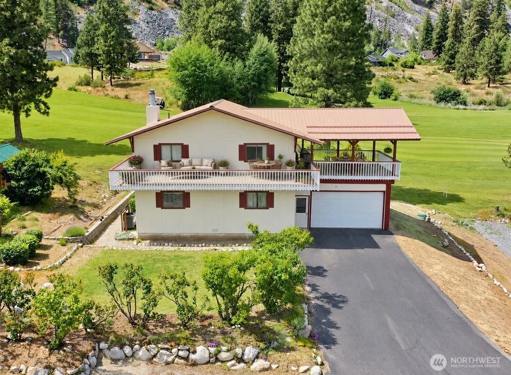81 Golf Course Drive, Pateros