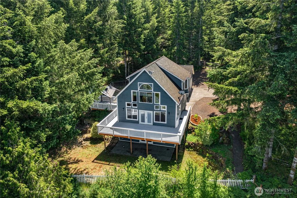 110 E Glacier Crest Road, Grapeview