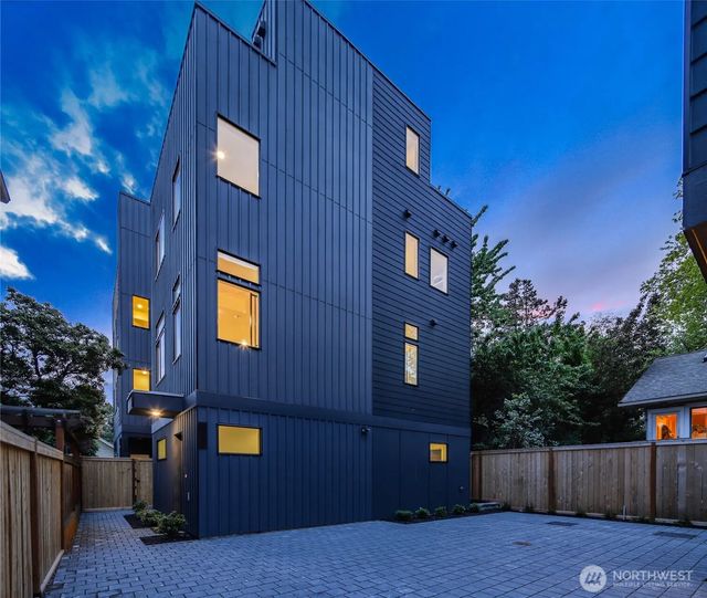 4529 Corliss Avenue N, Seattle