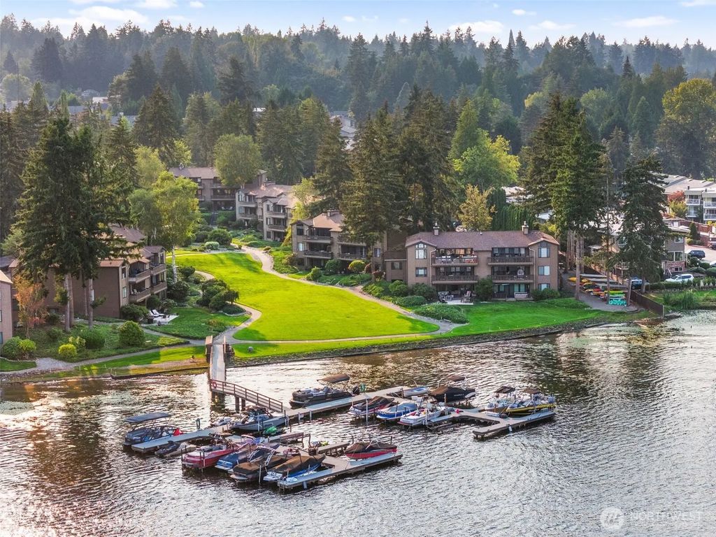 17498 Ne 40th Place I1, Redmond