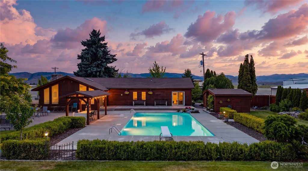 100 Omak Airport Road, Omak