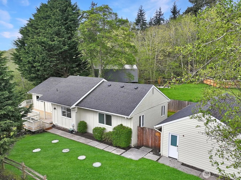 3760 Periwinkle Road, Clinton