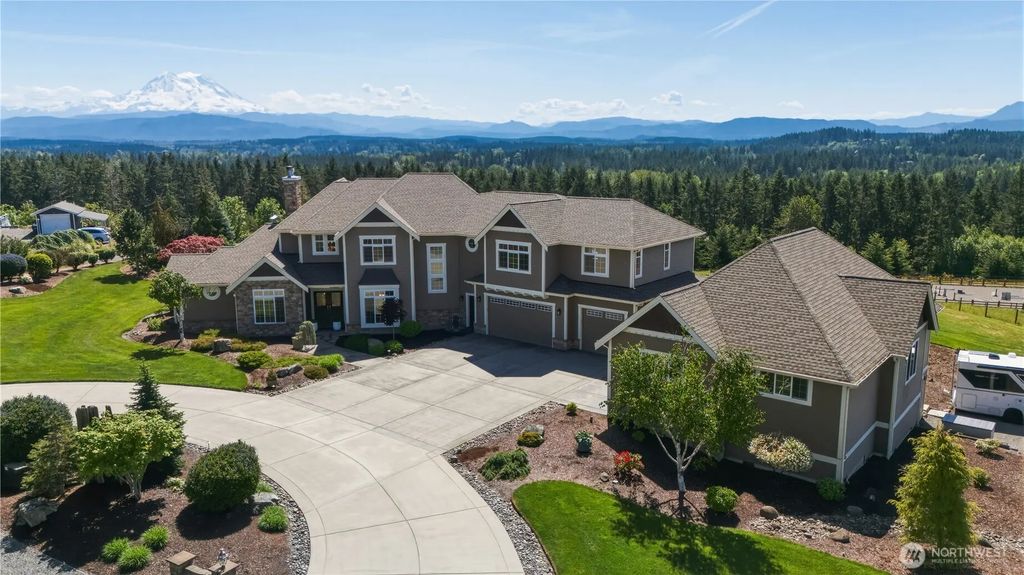 2416 Cascade Drive E, Roy