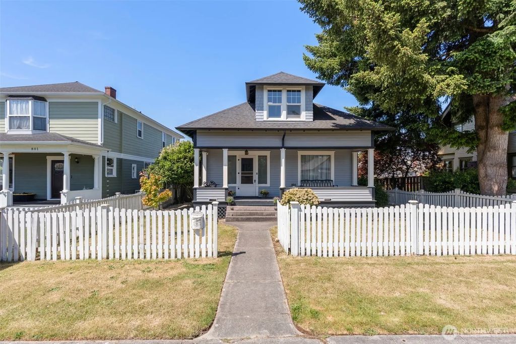 805 F Street, Centralia