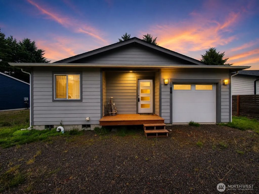 168 N Narwhal Loop Nw, Ocean Shores