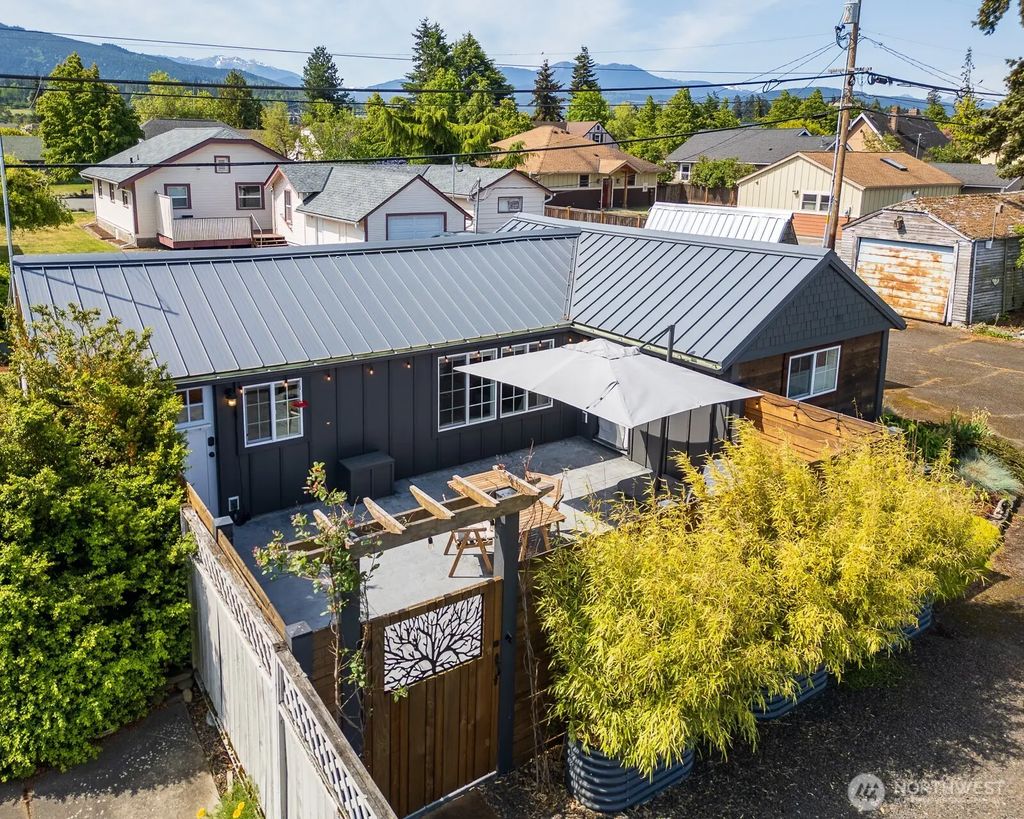 233 W Washington Street, Sequim