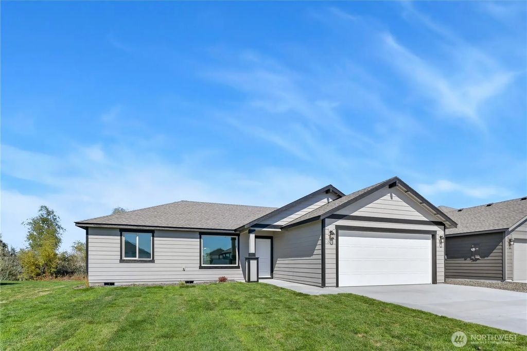 330 N Sandy Loop, Moses Lake