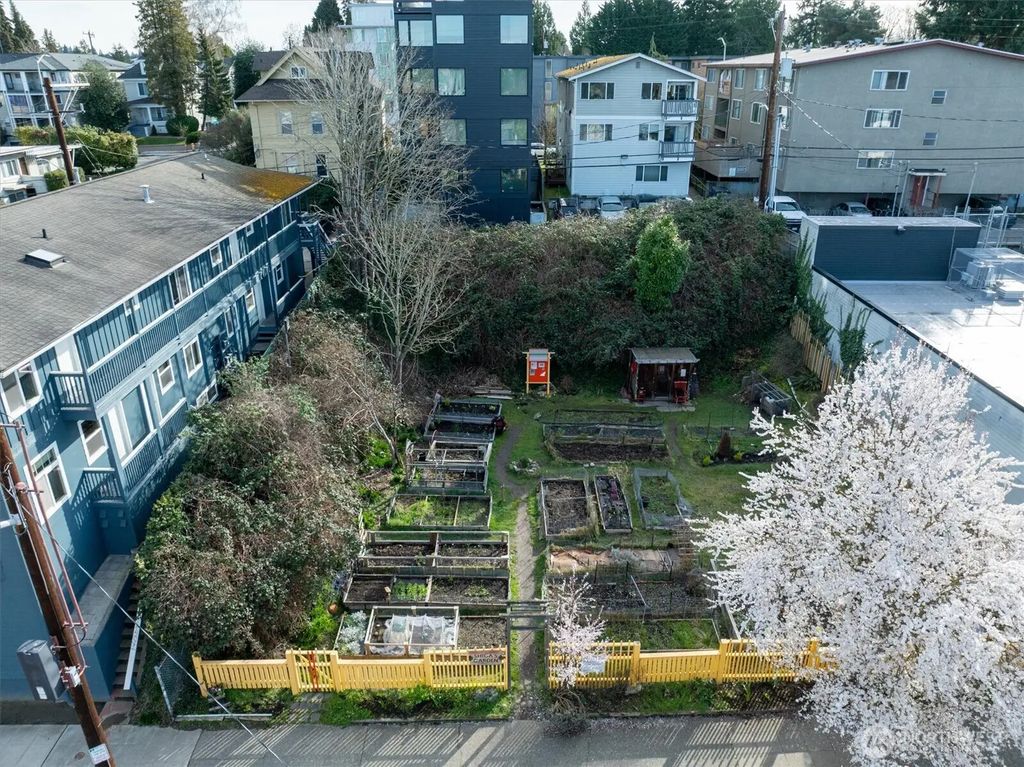 5520 University Way Ne, Seattle